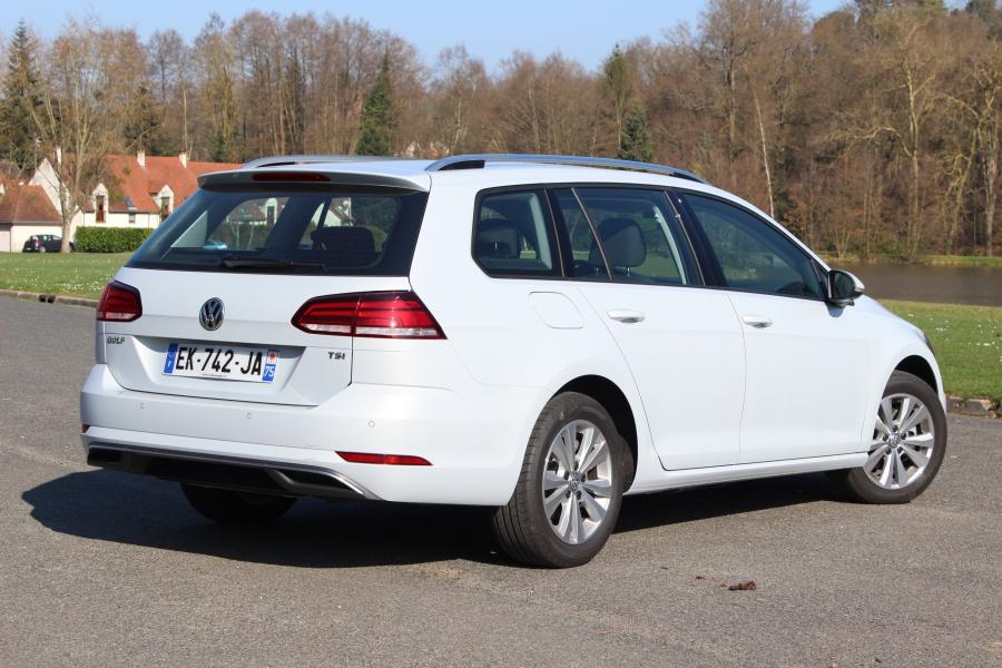  Volkswagen Golf TSI Variant 2017 года  (WW) (фото 17 из 31)